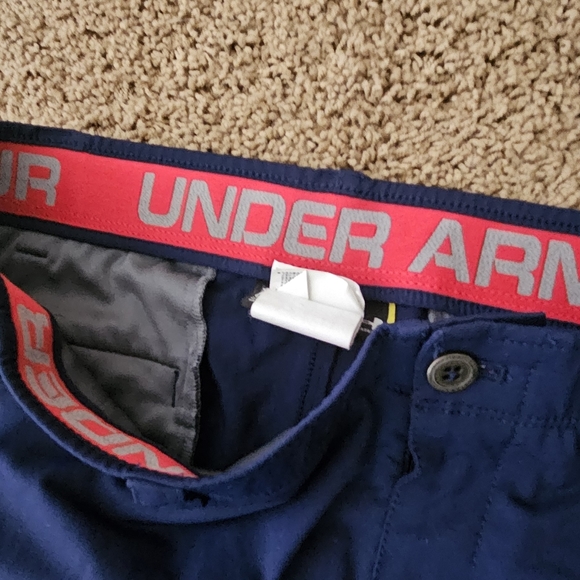 Under Armour navy cargo shorts. - Picture 4 of 7